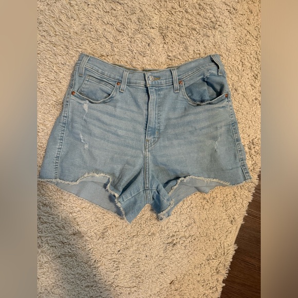NWOT Levi High Waisted Shorts - Picture 3 of 6